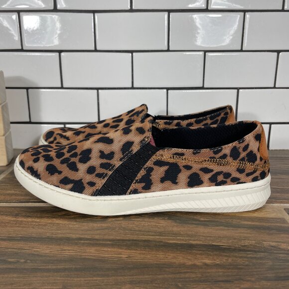 BareTraps Yadier Womens Size 7 Shoes Leopard Print Casual Slip On Sneaker - Picture 1 of 12